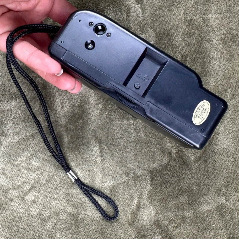 Vivitar EZ 35 Vintage 35mm Point & Shoot Film‎ Camera Focus Free Strap Black